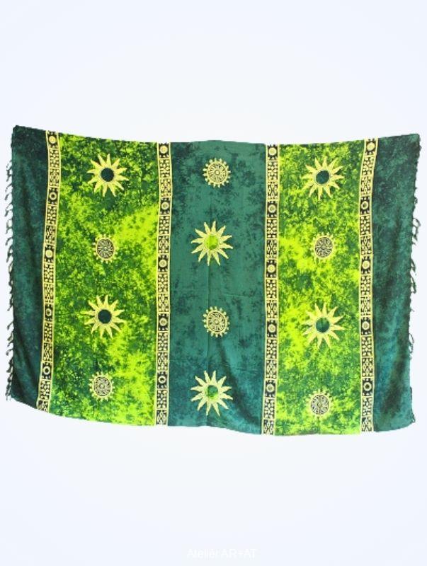 Batikovaný zelený sarong se symboly Slunce