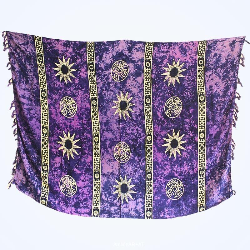 Batikovaný sarong se symboly Slunce
