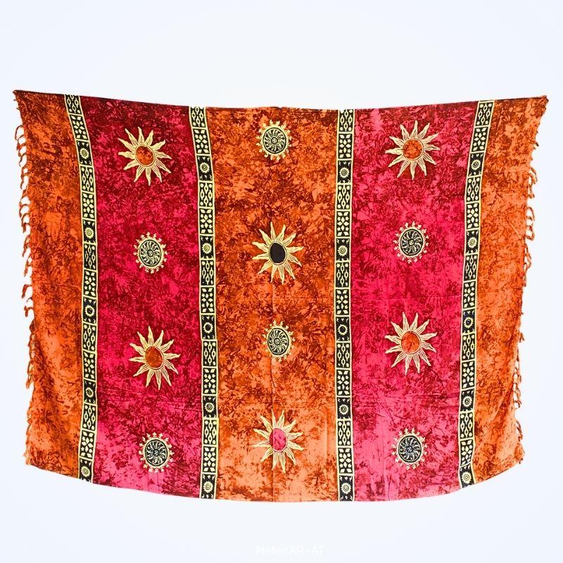 Batikovaný sarong se symboly Slunce
