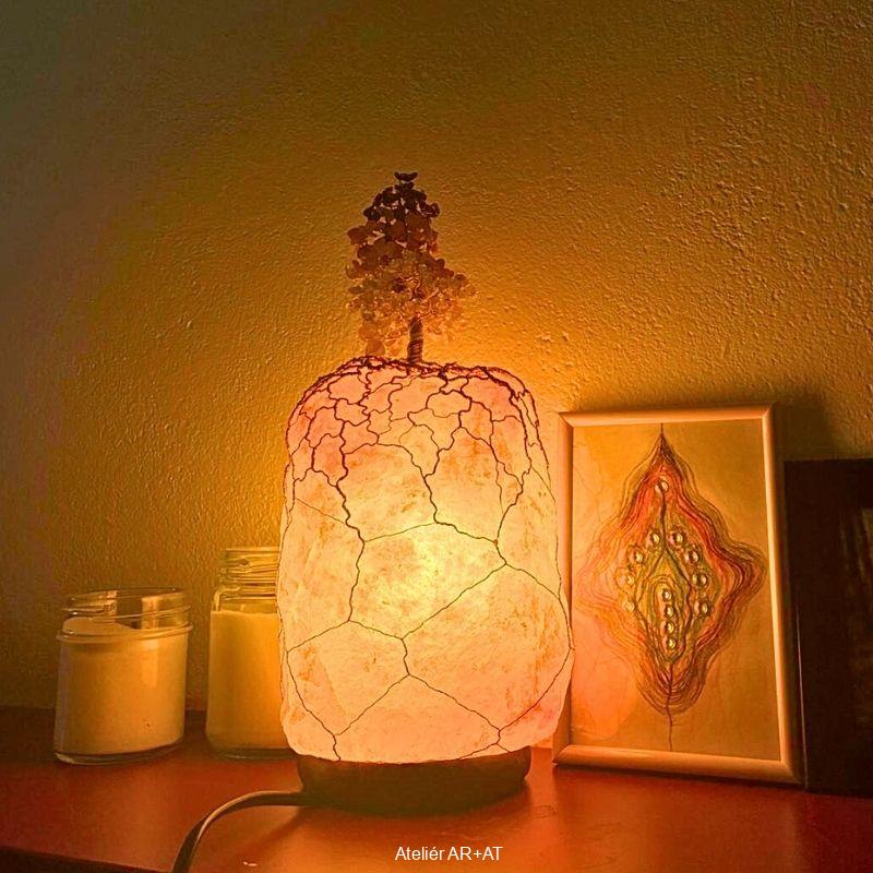 Svítání v Rozkvětu – tantrický Strom Života na solné lampě
