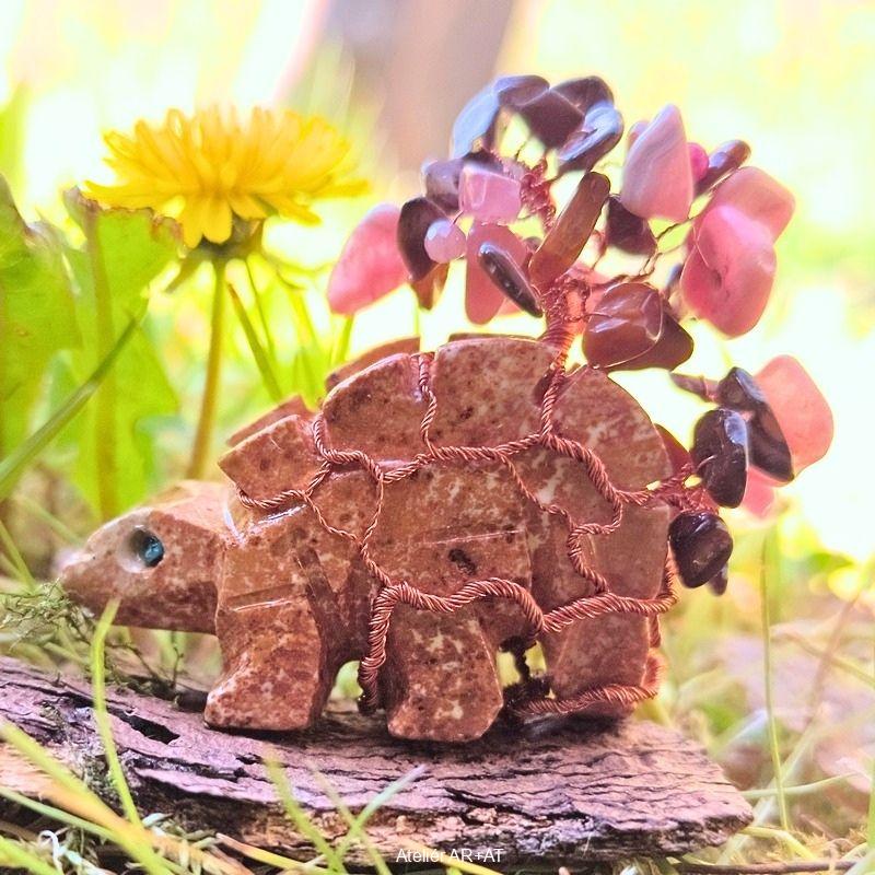 Něžný Stegosaur – osobní pečující talisman