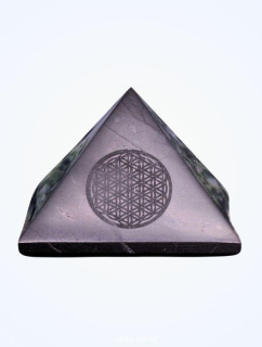Šungitová pyramida leštěná s gravírovaným Květem života (4 cm)